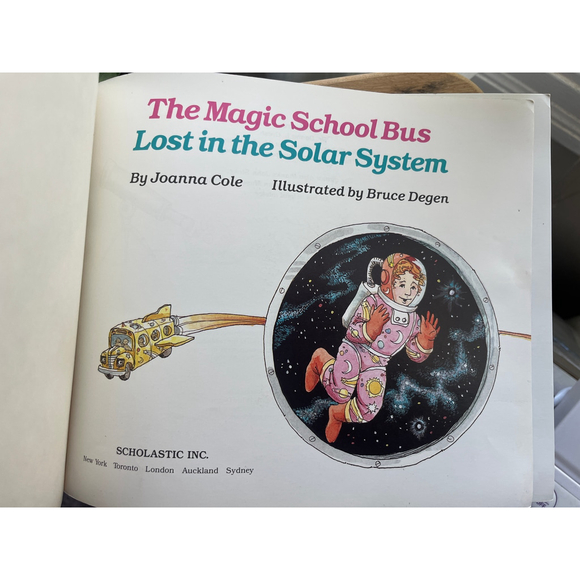 The Magic School Bus Lost in the Solar System Book - Picture 2 of 4